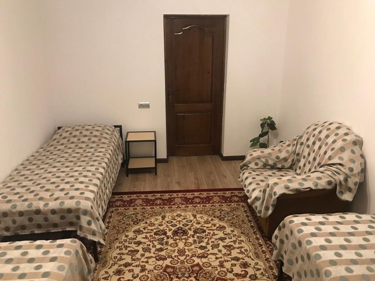Agyn Guest House Каракол Екстериор снимка